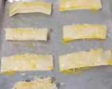 Foto langkah ke 3 dari resep Cheese Roll.