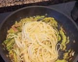 Foto del paso 5 de la receta Pasta en salsa de espárragos verdes, con bacon y cebolla