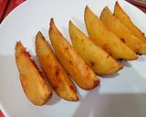Foto langkah ke 4 dari resep Spicy Potato Wedges.
