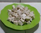 Foto langkah ke 1 dari resep Tumis Bunga Turi Putih dan Tahu Lombok.