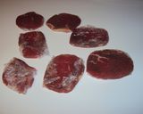 Foto del paso 1 de la receta Montaditos de solomillo de ternera, manzana y cebolla confitada