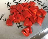 Une image de l'étape 2 de Pavés de saumon à l'aneth, crème de poivrons et radis.