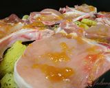 Foto del paso 6 de la receta Chuletas de cerdo al horno con glaseado de mermelada de melocotón y especias