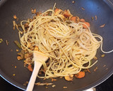 Foto del paso 1 de la receta: Pasta con salteado de verduras al wok