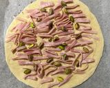 Foto del paso 3 de la receta: Pizza de jamón cocido con mozzarella y pistacho