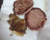 Foto del paso 2 de la receta: Hamburguesa de cerdo con setas al ajillo y mayonesa de cebolla