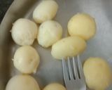 A picture of step 3 of Dum Aloo.