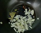 A picture of step 2 of Hara Choliya Pulao (Green gram rice).