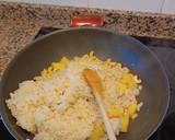 Foto del paso 2 de la receta: Arroz con gambas y piña con sabor cookpad
