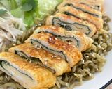 รูปขั้นตอนการทำที่ 4 ของ บะหมี่ไข่ม้วนไส้ผักโขม