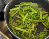 Foto del paso 2 de la receta: Pollo cremoso con espárragos