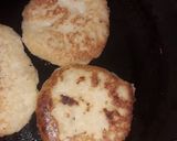 Foto del paso 2 de la receta: Tortitas de papa sencillas y rápidas