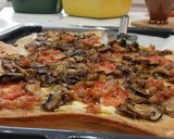 Foto del paso 7 de la receta Coca rústica de champiñones al ajillo con lecho de puerro y toque de Grana Padano