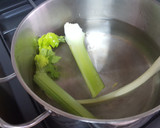 Foto del paso 4 de la receta: Caldo con pelotas típicas ricas de la brigada espartana