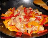 Foto del paso 2 de la receta: Tiras de pollo al wok con pimientos  (3 variantes con la misma receta)