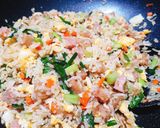 รูปขั้นตอนการทำที่ 4 ของ ข้าวผัดแหนม กุนเชียง มั่ว ๆ แต่อร่อย