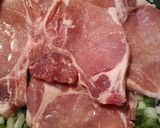 A picture of step 4 of Simmered Barbecued Pepper Chops.