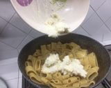 Foto del passaggio 4 della ricetta Cacio e pepe