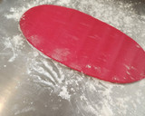 Foto del paso 5 de la receta: Pastel navideño decorado con fondant