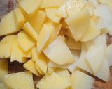 Foto langkah ke 1 dari resep Tortilla de Patatas (Telur Dadar Spanyol).