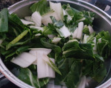Foto del paso 1 de la receta: Acelgas con pistachos y salsa pesto