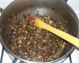 A picture of step 4 of Mushroom & tomato sauce.