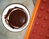 Une image de l'étape 3 de Chocolat coeur caramel 🍫☕.