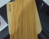 Foto langkah ke 1 dari resep Mie lidi goreng sederhana.