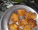 A picture of step 3 of Gobhi ke pakore.