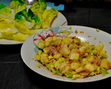 Foto del paso 2 de la receta: Cogollos de lechuga con ensalada de aguacate y piña fresca