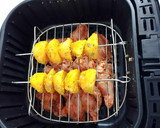 Foto del paso 3 de la receta: Alitas en freidora de aire, con brochetas de patatas
