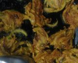 A picture of step 3 of Pyaj pakoda kadhi.