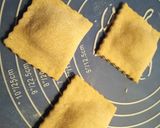 Túrós-pestos ravioli recept fázis 4 fotója