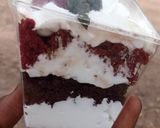 A picture of step 3 of Cake parfait.