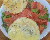 Foto del paso 3 de la receta: Ensalada de rúcula, canónigos, radicchio y lechuga rizada, con salmón ahumado y queso provolone