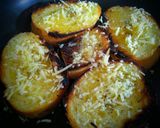 Foto del paso 7 de la receta: Huevos, vegetales y jamón york en cama asada de pan baguette!