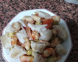 Foto del paso 2 de la receta: Ensalada de merluza y gambas (o gambones)