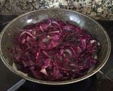 Foto del paso 1 de la receta: Col roja (repollo, lombarda) con cebolla