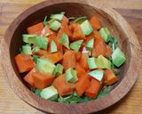 Foto del paso 2 de la receta: Ensalada de papaya con aguacate