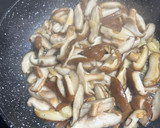 Foto del paso 1 de la receta: Setas shiitake salteadas con jamón