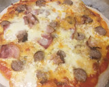 Foto del paso 4 de la receta: Pizza de masa madre casera con butifarra, bacon y mozzarella 🍕