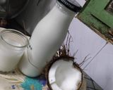 सात्विक नारळाचं दूध (Satvik Naralache Dudh Recipe In Marathi) रेसिपी स्टेप 2 फोटो 