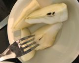 Foto del paso 1 de la receta: Pera asada al microondas postre light 2 minutos
