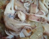 Foto langkah ke 2 dari resep Udang cumi saus padang.