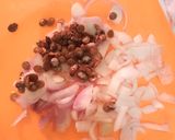 A picture of step 1 of Boiled yam and palm oil stew.