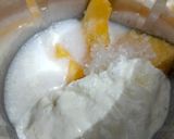 A picture of step 3 of Mango lababadar shake.