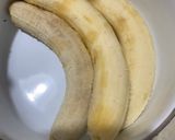 Foto del paso 5 de la receta: Budín de banana húmedo, esponjo, súper rico con dulce de leche!
