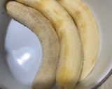 Foto del paso 5 de la receta: Budín de banana húmedo, esponjo, súper rico con dulce de leche!