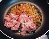Hình bước làm 1 của món Cơm Chiên Trứng Thịt 🍛 🍳