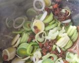 Póréhagymás-baconös leves recept fázis 2 fotója